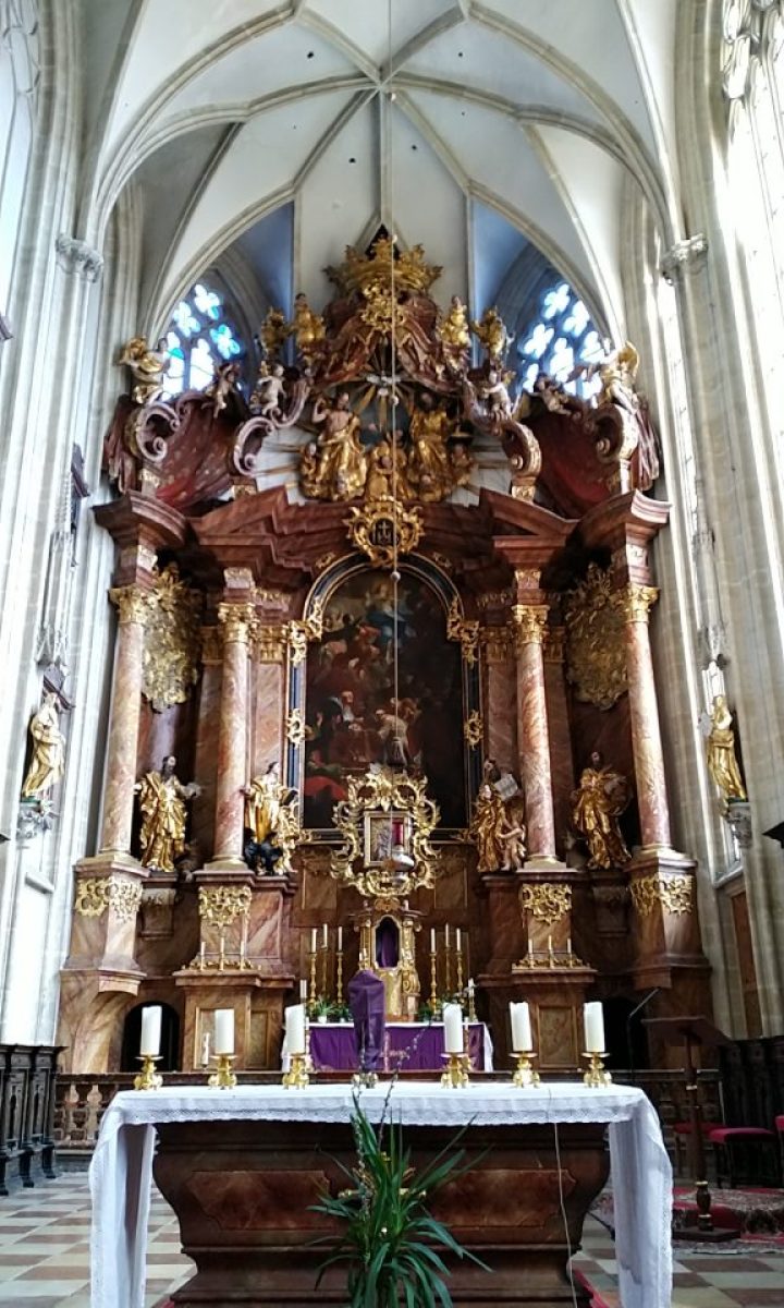 Piaristenkirche Altar 1